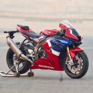 2021-Honda-CBR1000RR-beauty-right