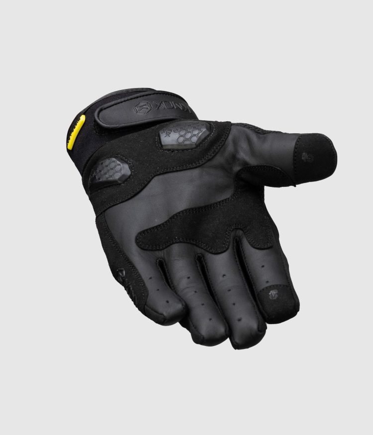LAND ROVER Above and Beyond Gloves 新品未使用 ABOVE AND BEYOND MULTI TECH GLOVES | Land Rover Palestine