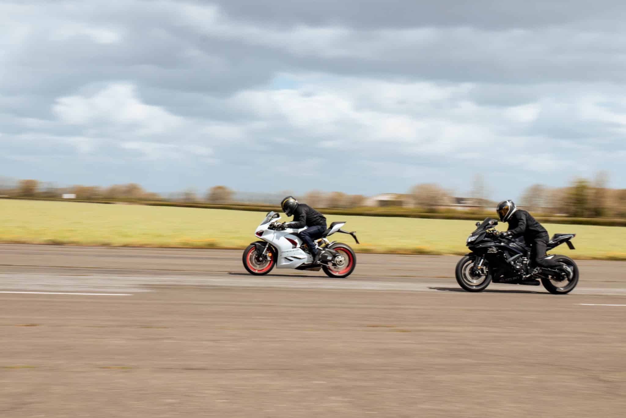 Ducati Panigale V2 vs Suzuki GSXR 750