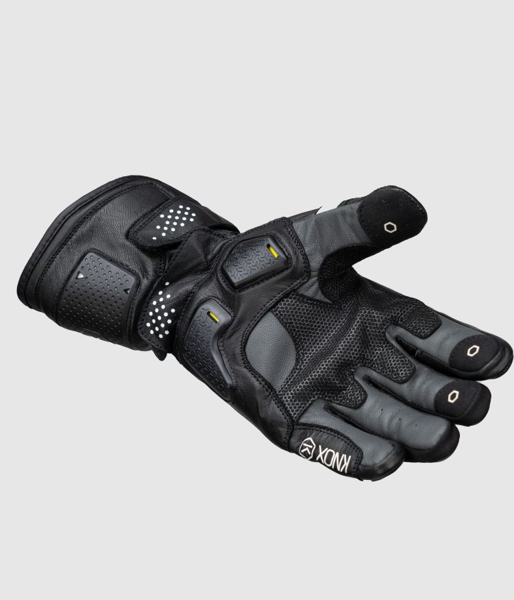 Oulton MK2 – Black/White - Knox