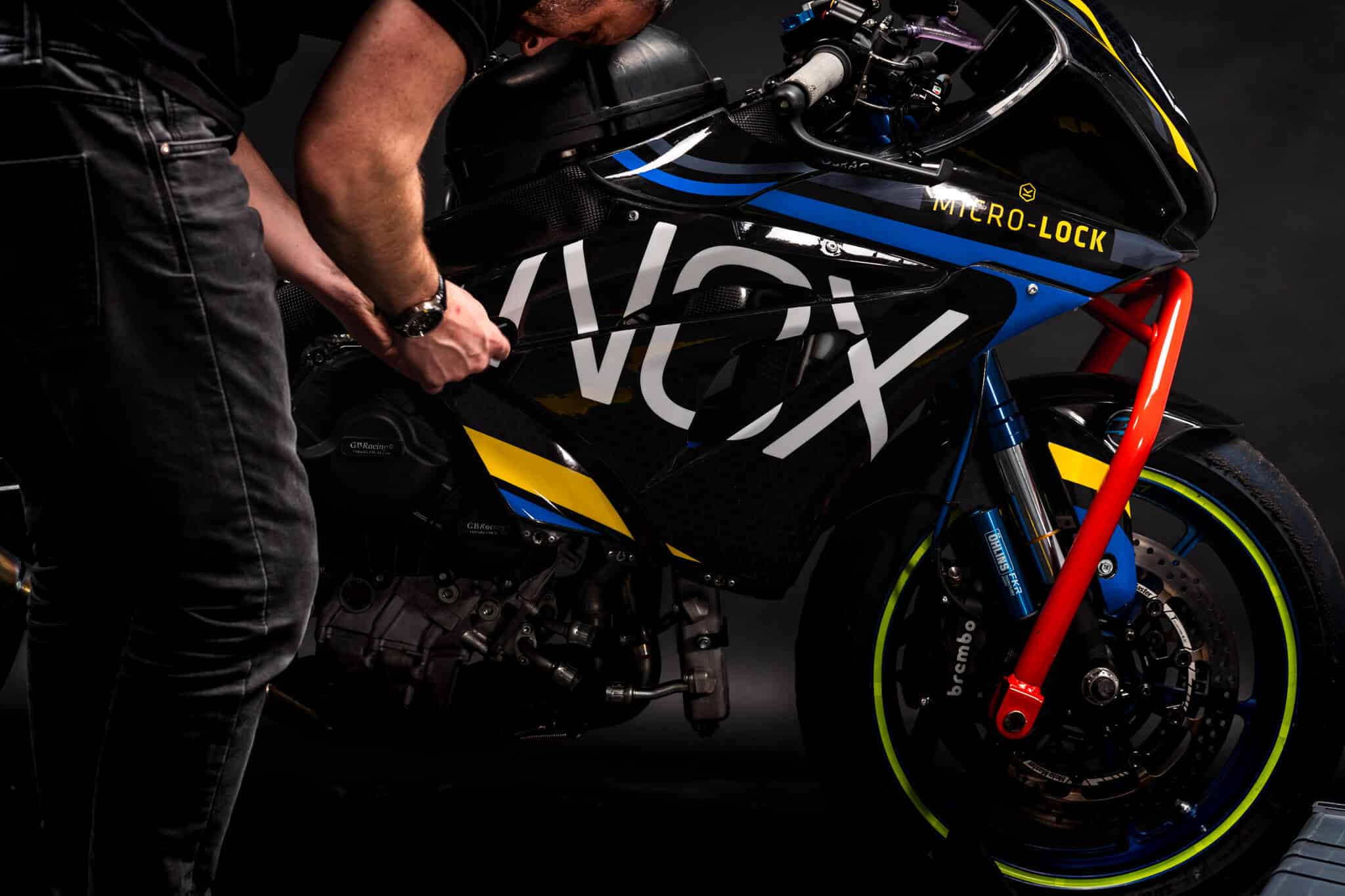 Transformation de la moto de course Knox Suzuki GSXR1000r