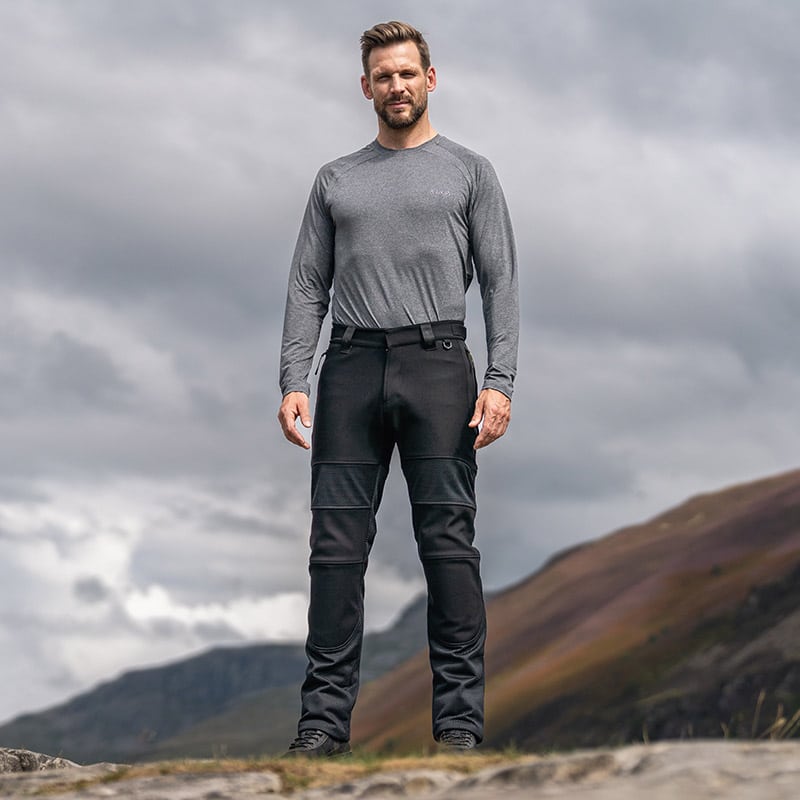 JEANS UND HOSEN