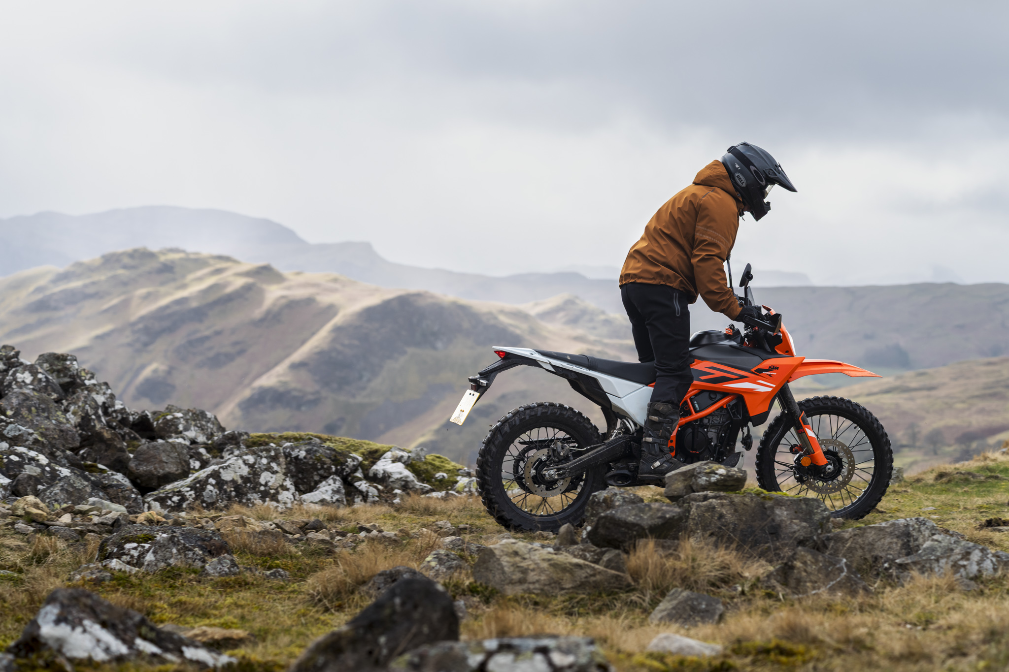 Impass Tobacco Waterproof Shell, Urbane Pro Move Black Trousers, Action Pro WP Gloves (15)