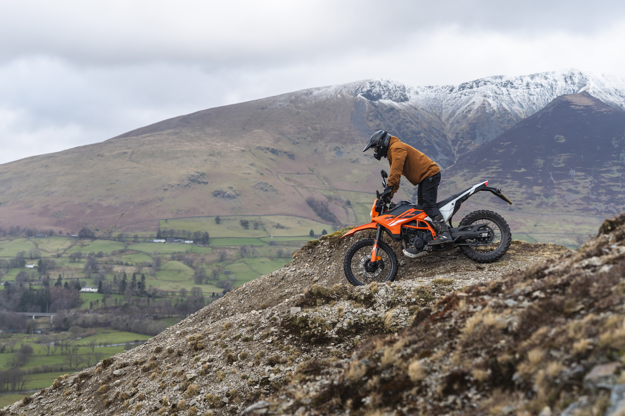 Impass Tobacco Waterproof Shell, Urbane Pro Move Black Trousers, Action Pro WP Gloves (17)