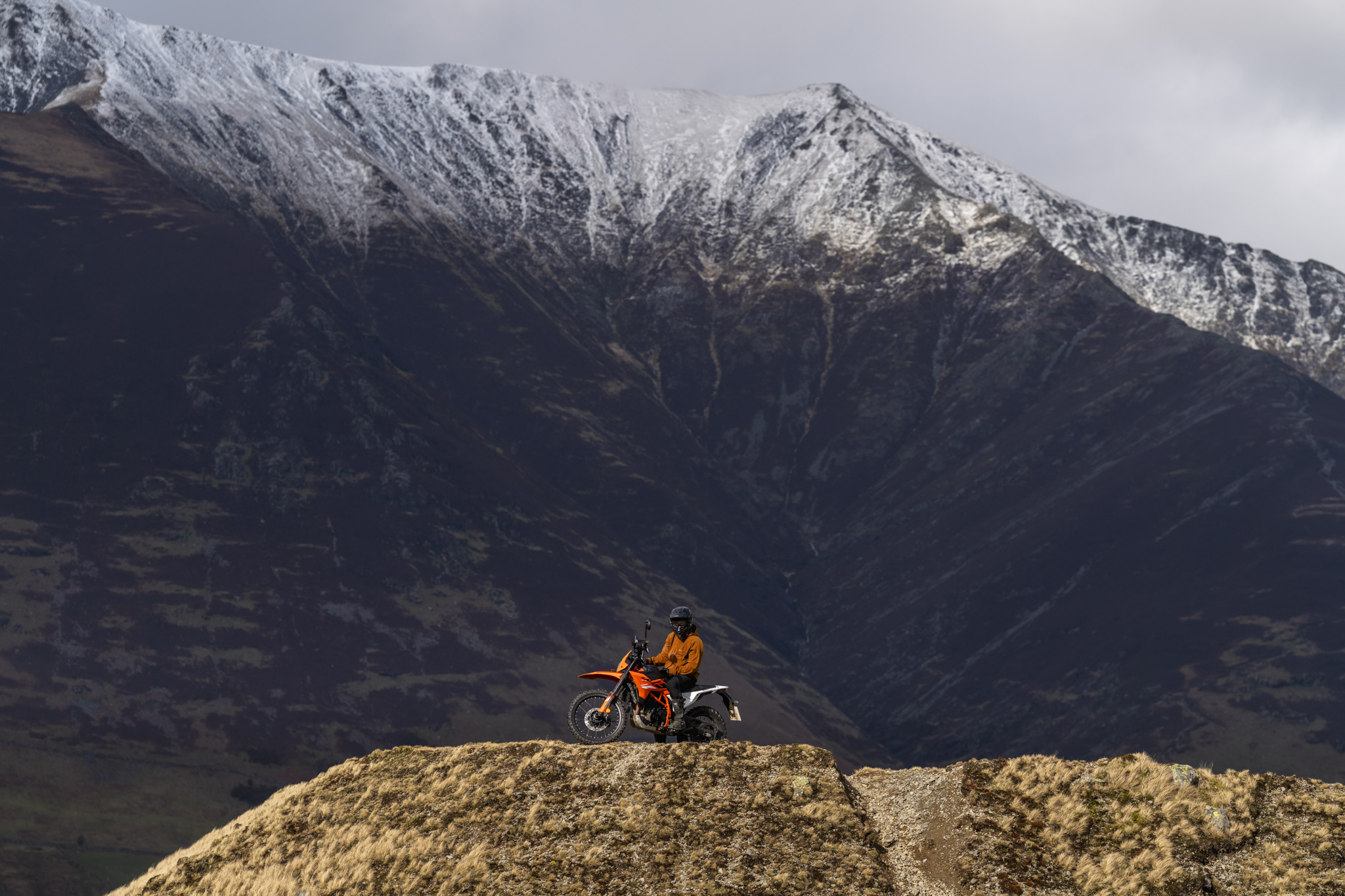 Impass Tobacco Waterproof Shell, Urbane Pro Move Black Trousers, Action Pro WP Gloves (39)