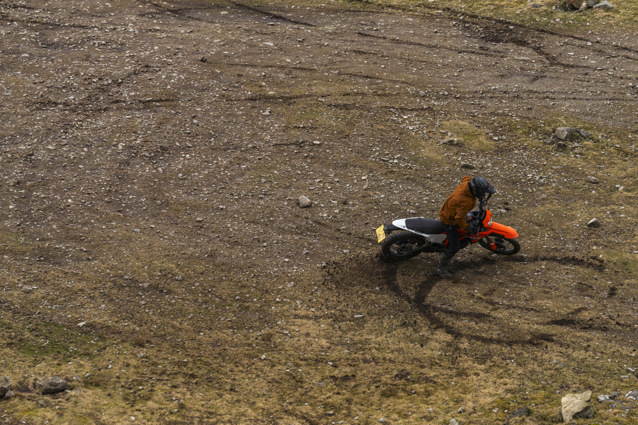 Impass Tobacco Waterproof Shell, Urbane Pro Move Black Trousers, Action Pro WP Gloves (43)