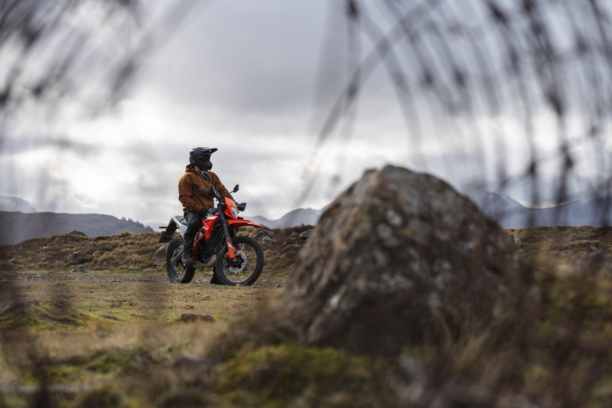 Impass Tobacco Waterproof Shell, Urbane Pro Move Black Trousers, Action Pro WP Gloves (48)