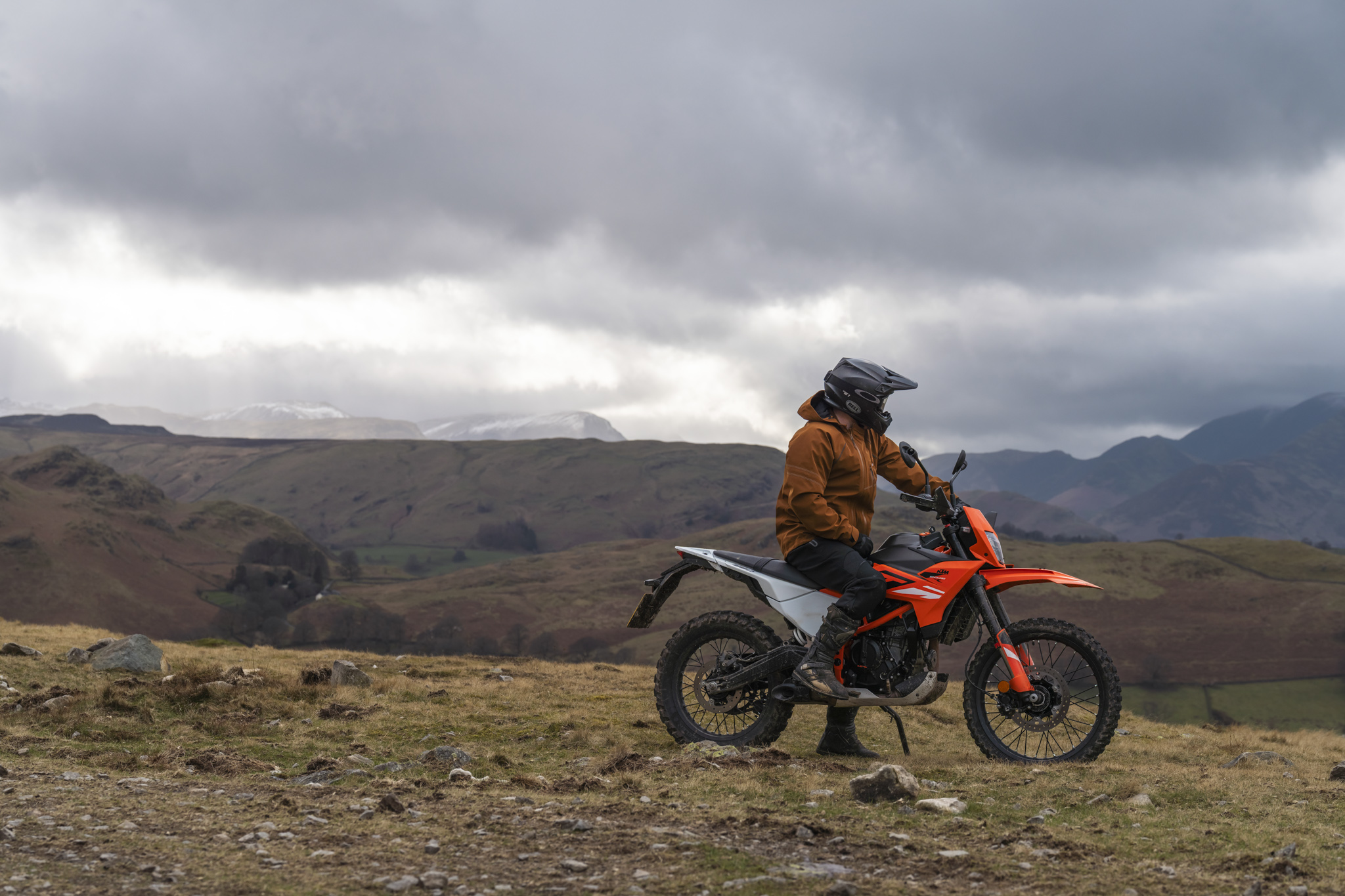 Impass Tobacco Waterproof Shell, Urbane Pro Move Black Trousers, Action Pro WP Gloves (50)