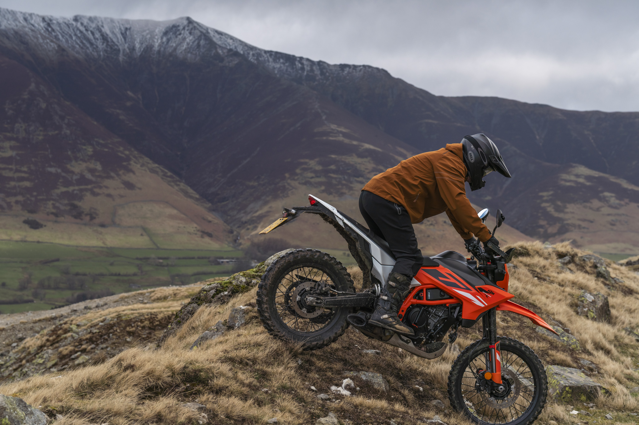 Impass Tobacco Waterproof Shell, Urbane Pro Move Black Trousers, Action Pro WP Gloves (54)