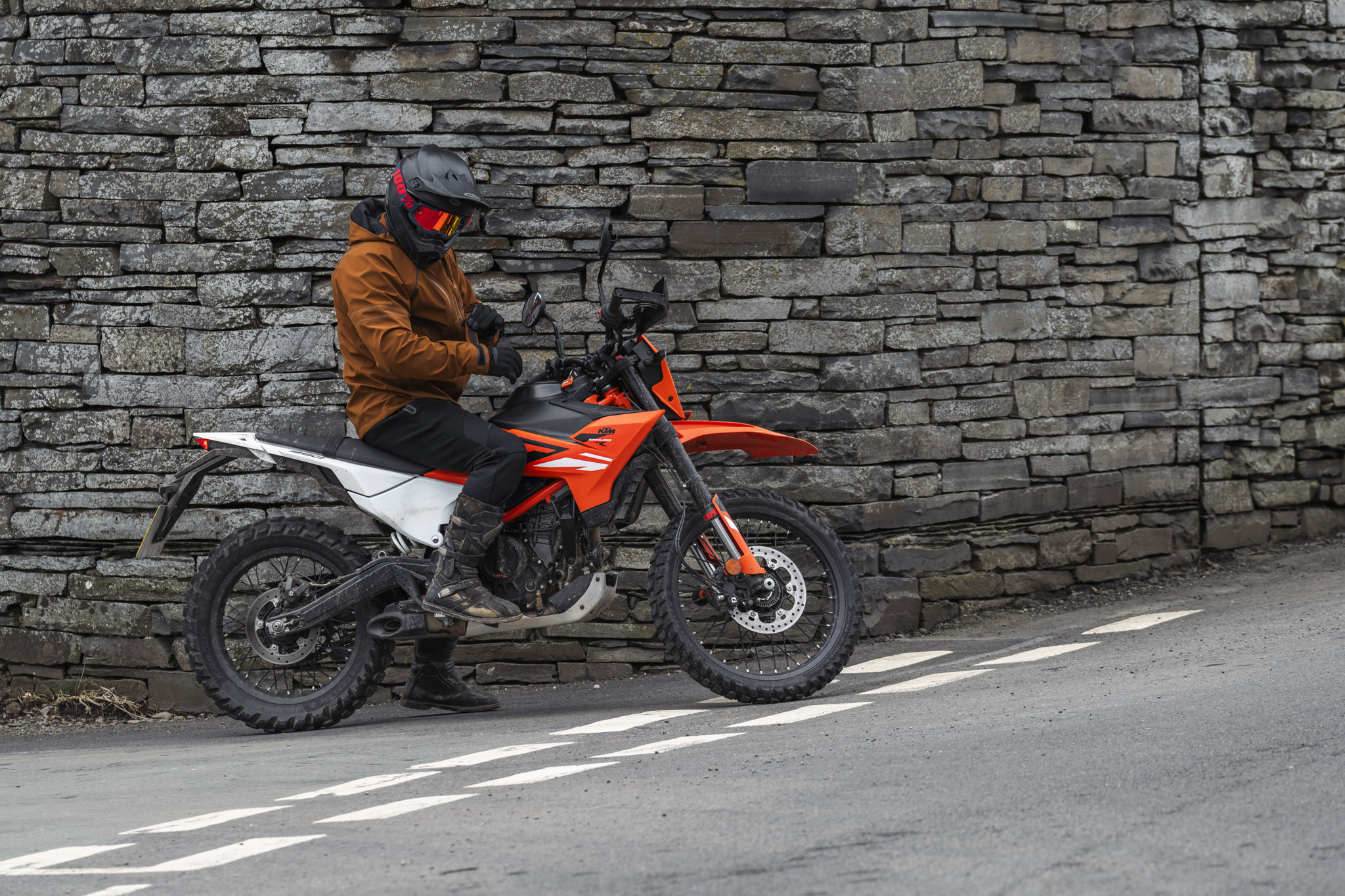 Impass Tobacco Waterproof Shell, Urbane Pro Move Black Trousers, Action Pro WP Gloves (66)