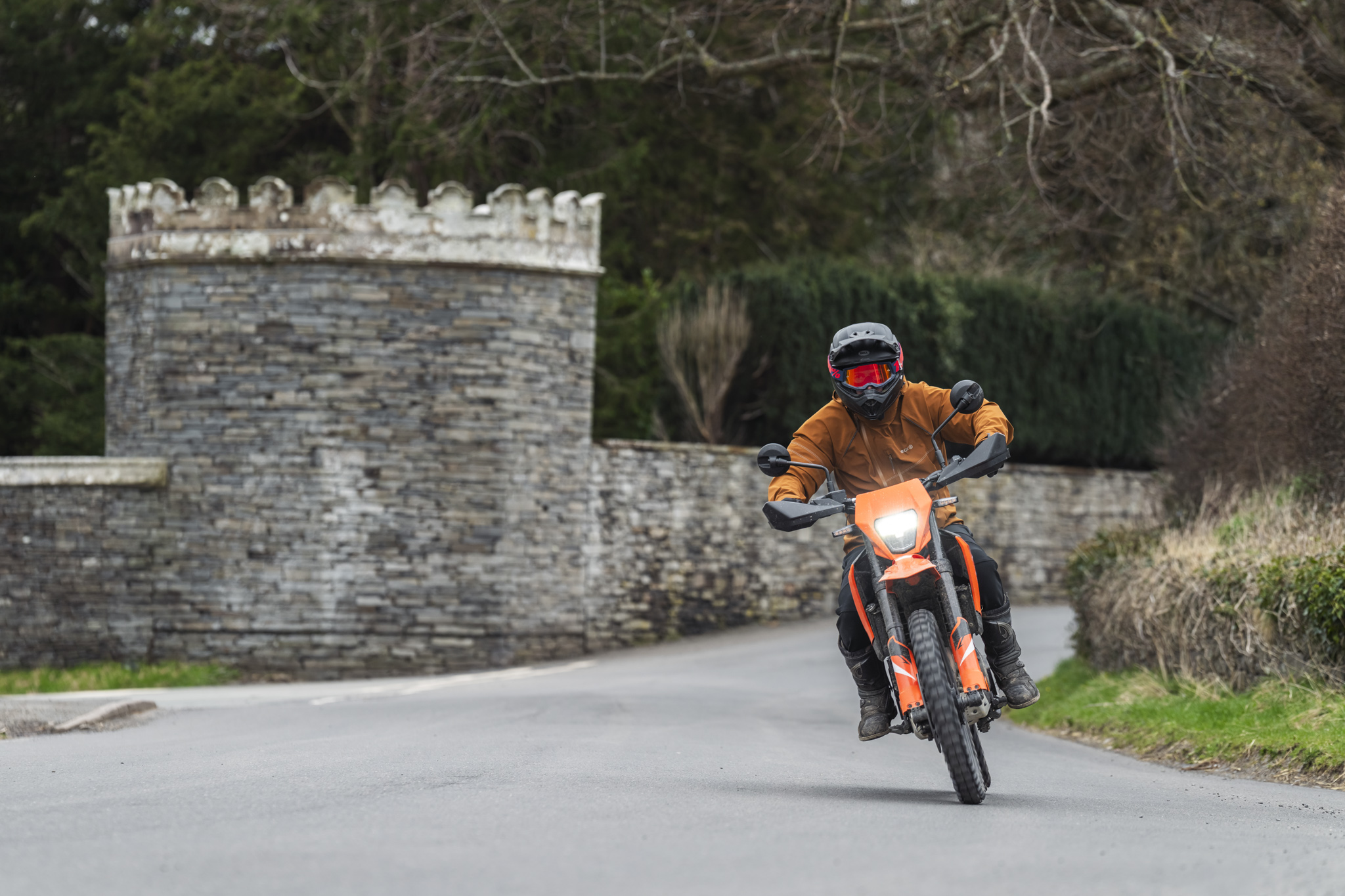 Impass Tobacco Waterproof Shell, Urbane Pro Move Black Trousers, Action Pro WP Gloves (70)