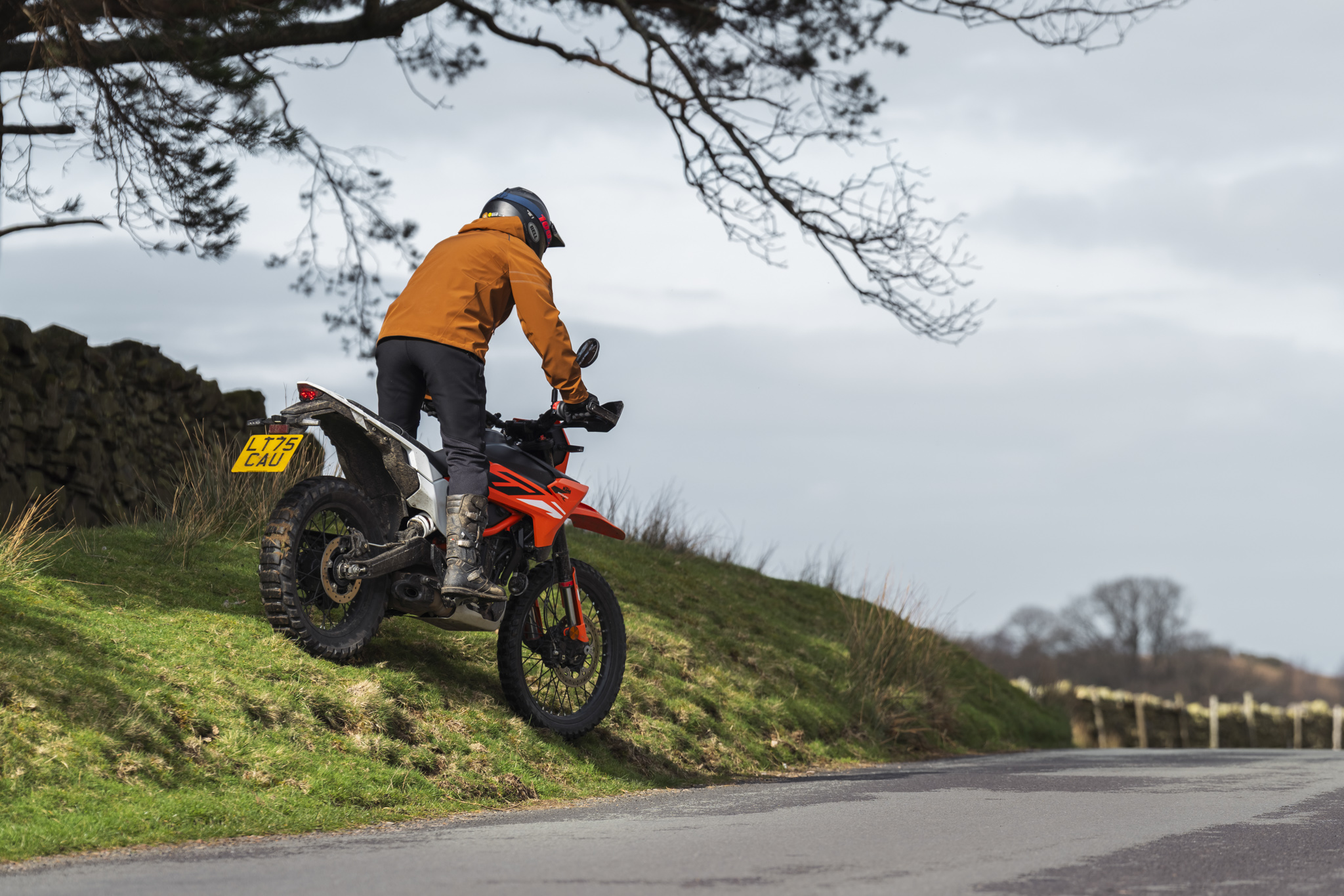 Impass Tobacco Waterproof Shell, Urbane Pro Move Black Trousers, Action Pro WP Gloves (75)